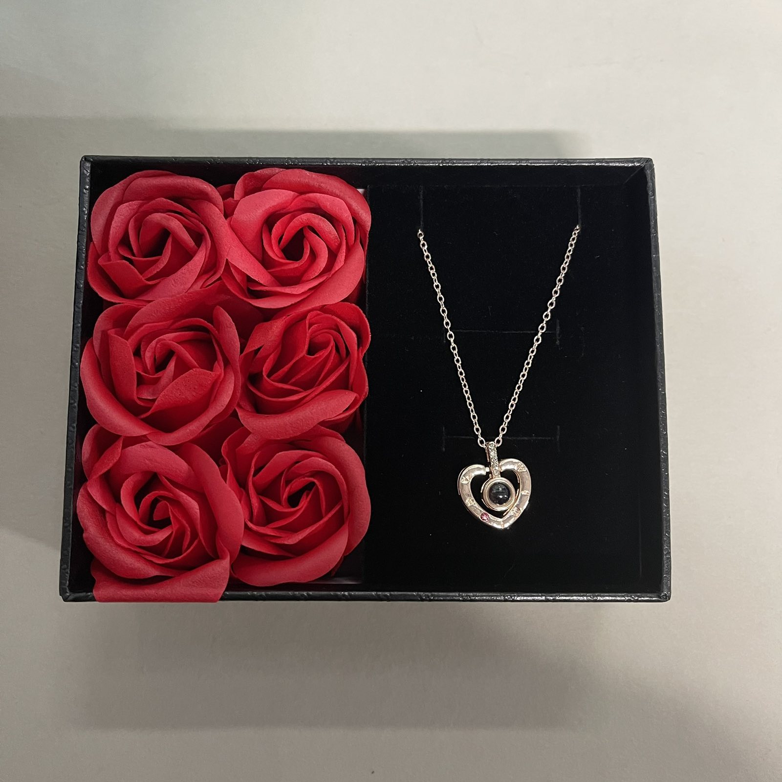 Muilo gėlių dėžutė „Love Forever” su išskirtiniu pakabuku (juoda)-1