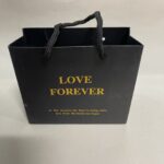 Muilo gėlių dėžutė „Love Forever” su išskirtiniu pakabuku (juoda)-3