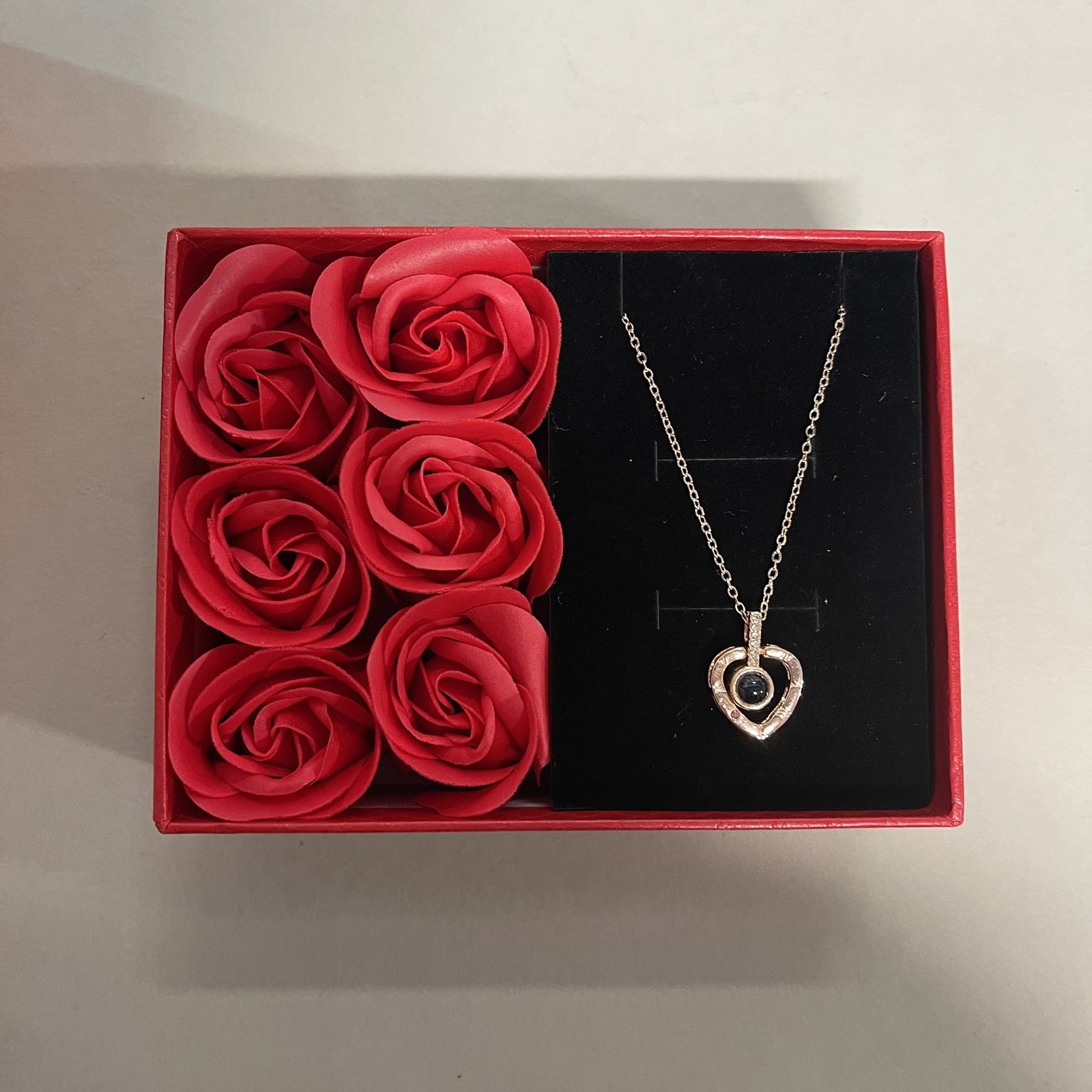 Muilo gėlių dėžutė „Love Forever” su išskirtiniu pakabuku (raudona)-1