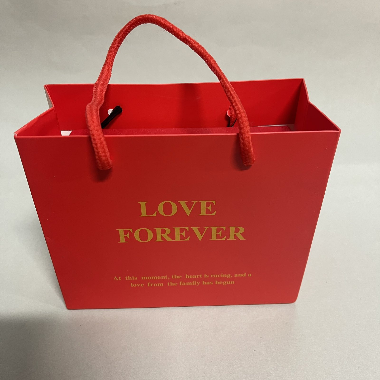 Muilo gėlių dėžutė „Love Forever” su išskirtiniu pakabuku (raudona)-3