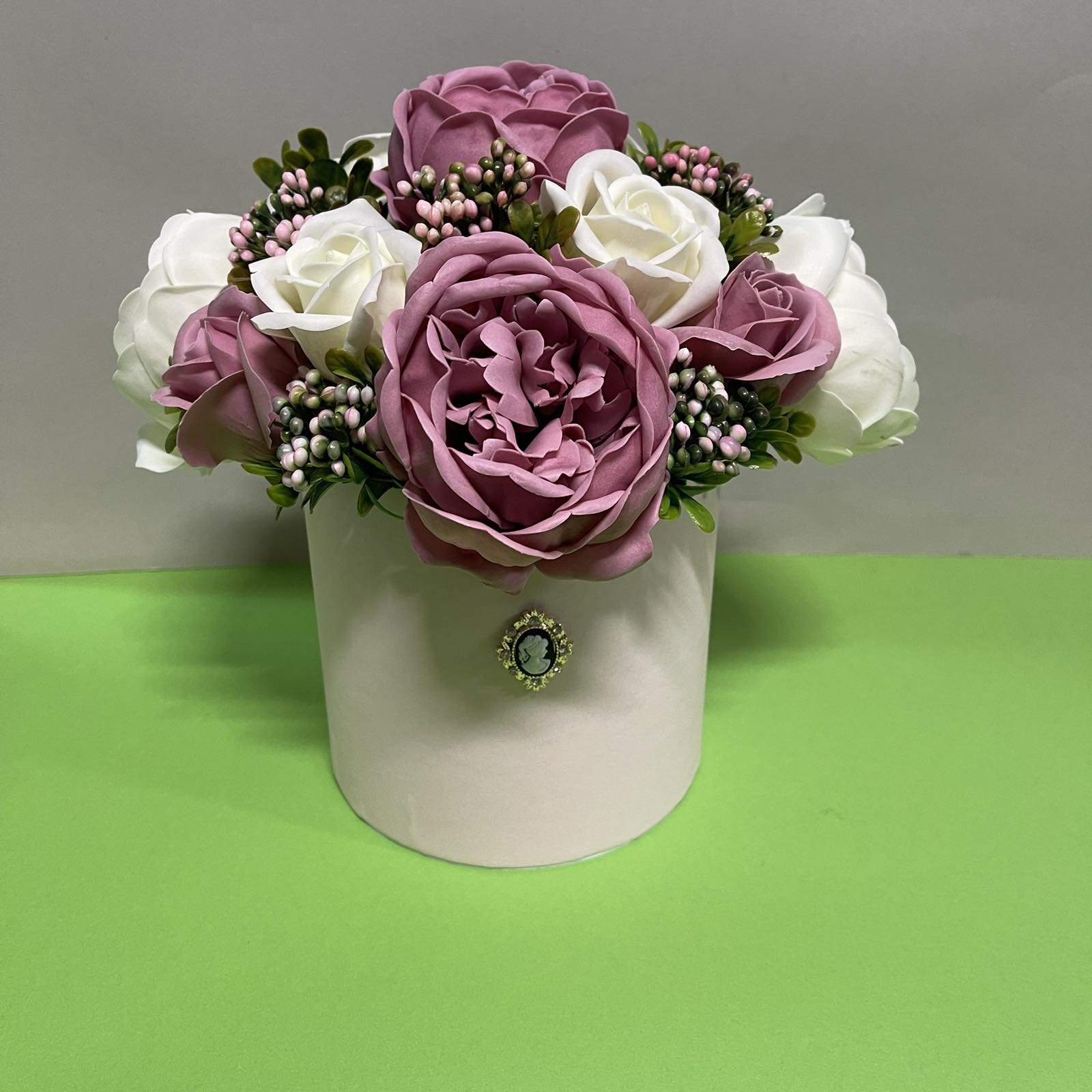 Muilo gėlių puokštė „Bijūnų dėžutė”