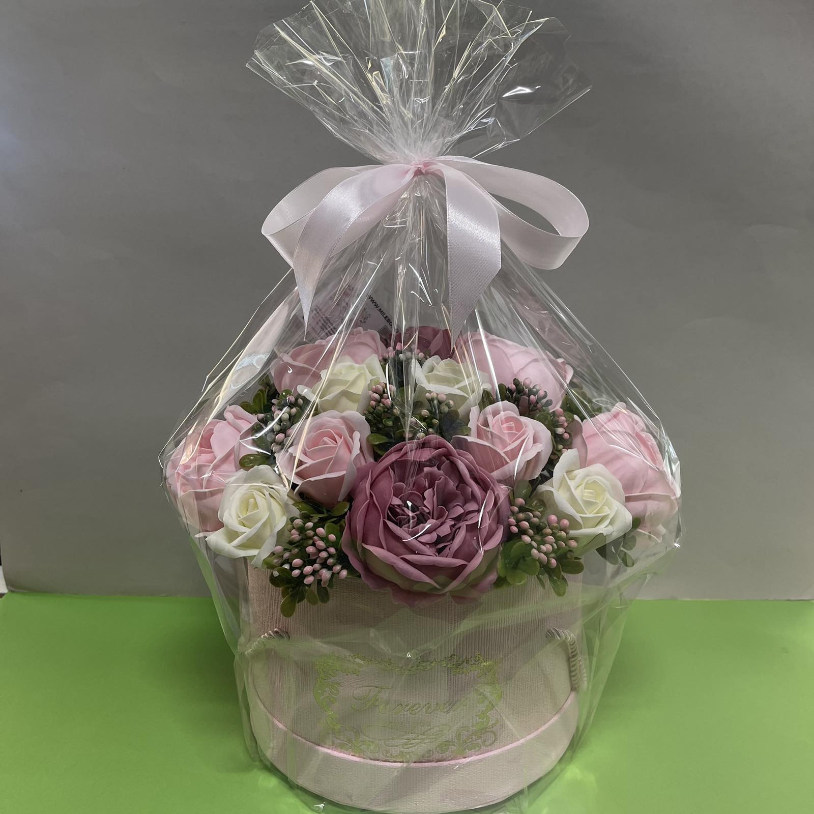 Muilo gėlių puokštė „Pastelinė dėžutė”