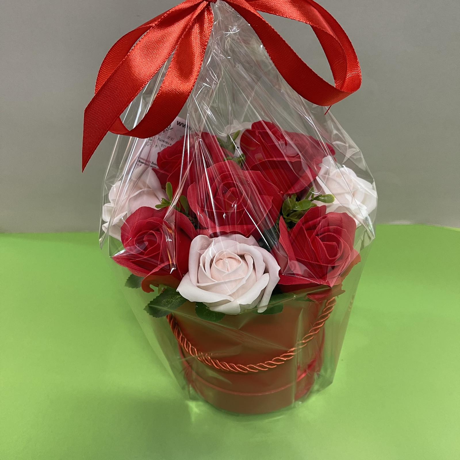 Muilo gėlių puokštė „Raudona dėžutė”-1